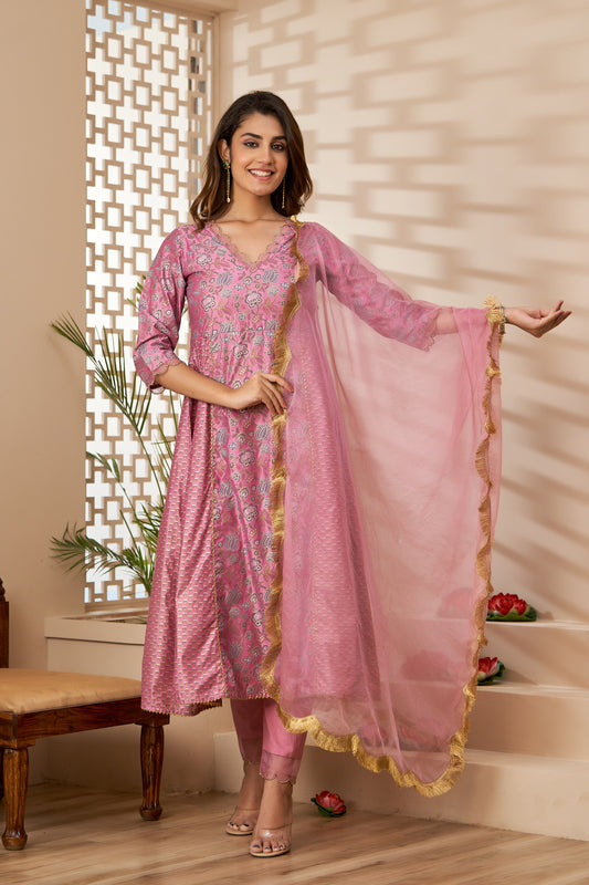 Pink Chanderi Printed Kurta with Pencil Pant and Scalloped Dupatta(A217K3PNK)